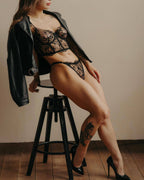 Ensemble deux pièces transparent soutien-gorge allongé et culotte string